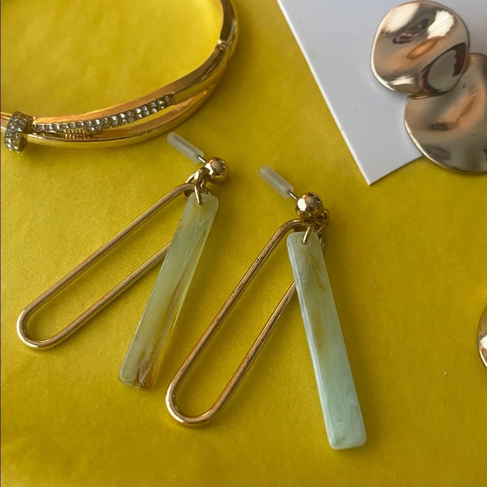 6 Jewelry Pieces Bundle from H&M Gold Classic - Picture 10 of 10